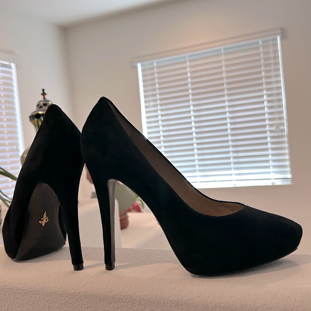 ! Pour La Victoire Black Suede Platform Heels
